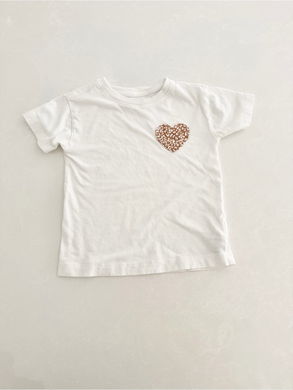 Old Navy Toddler Girls White Cheetah Heart T-Shirt • Size 3T